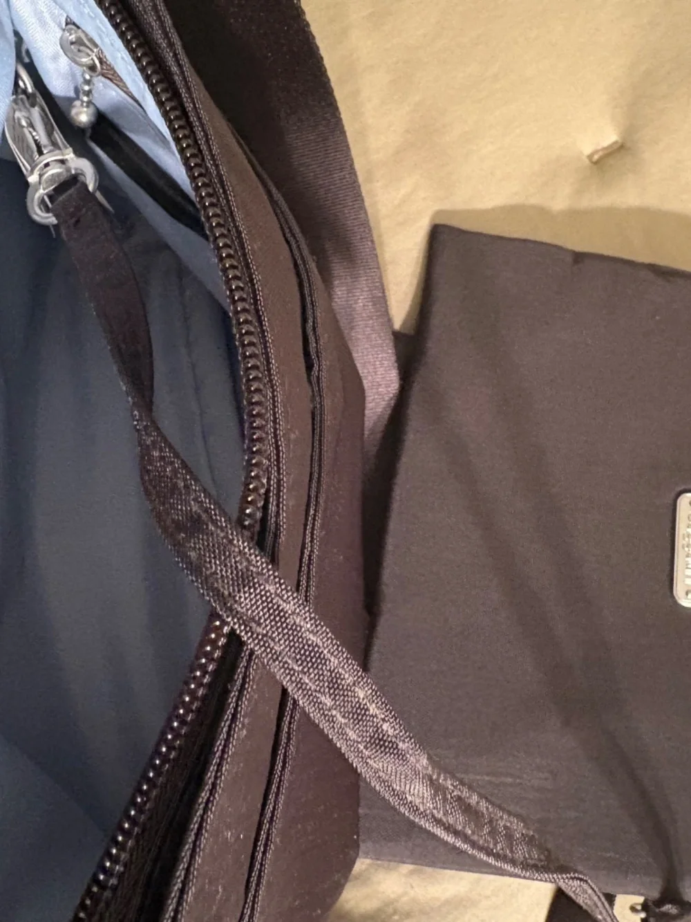 Baggallini Crossbody - Picture 5 of 8